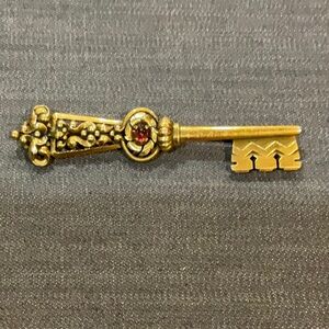 Vintage gold skeleton, key brooch with gem